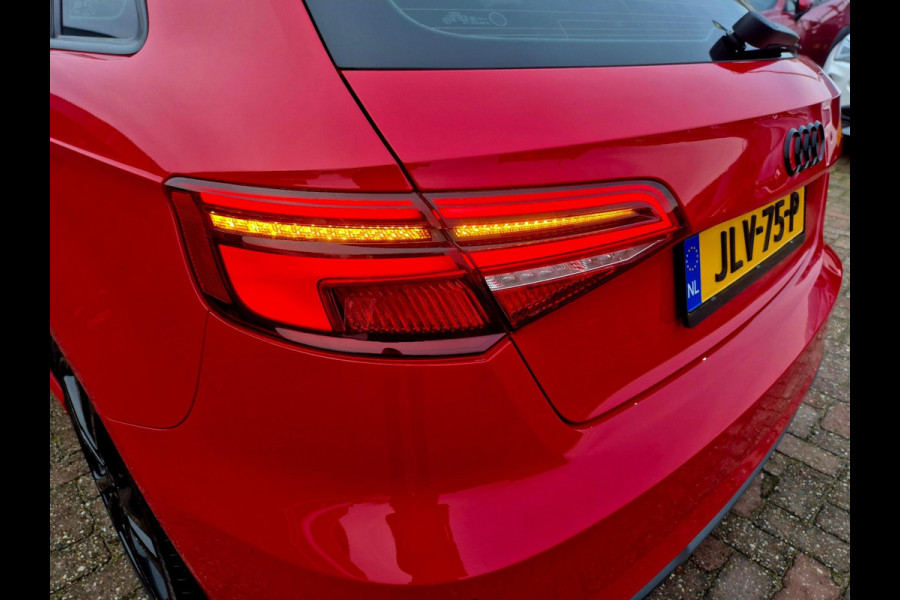 Audi A3 Sportback 35 TFSI S Line black line . Panoramadak . Matrix . 54000 km