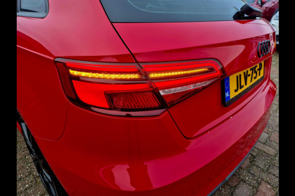 Audi A3 Sportback 35 TFSI S Line black line . Panoramadak . Matrix . 54000 km