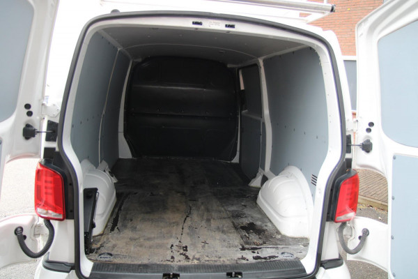 Volkswagen Transporter 2.0 TDI L2H1 AUTOMAAT Bulli / App connect / Adatieve cruise / Trekhaak