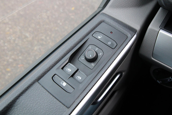 Volkswagen Transporter 2.0 TDI L2H1 AUTOMAAT Bulli / App connect / Adatieve cruise / Trekhaak