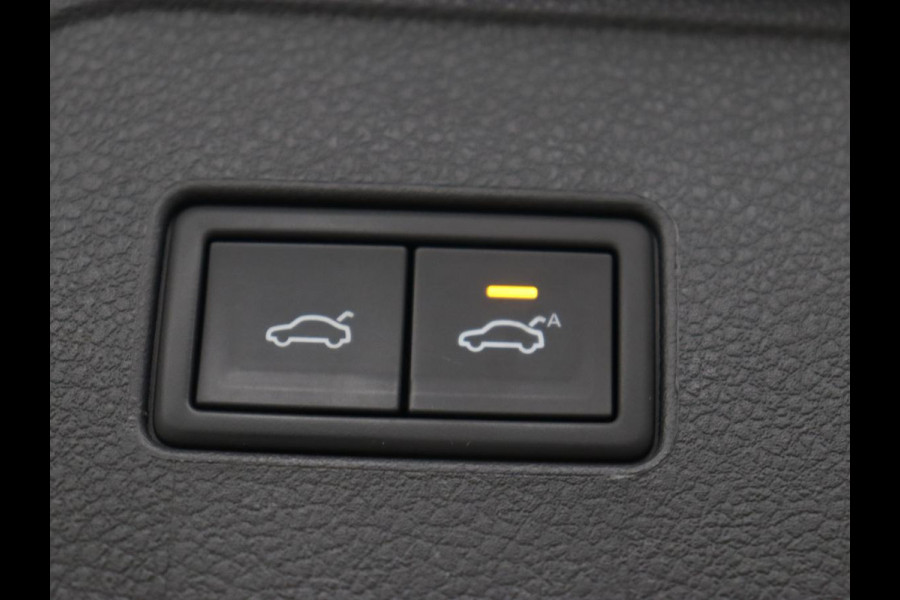 Volkswagen Passat 1.5 TSI R-Line | Panoramadak | Trekhaak | Matrix LED | Stoelverwarming | Adaptive cruise | Leder/Alcantara | Camera | Carplay | Keyless | Climate control | Parkeerhulp