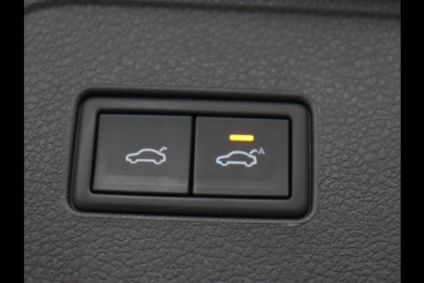 Volkswagen Passat 1.5 TSI R-Line | Panoramadak | Trekhaak | Matrix LED | Stoelverwarming | Adaptive cruise | Leder/Alcantara | Camera | Carplay | Keyless | Climate control | Parkeerhulp