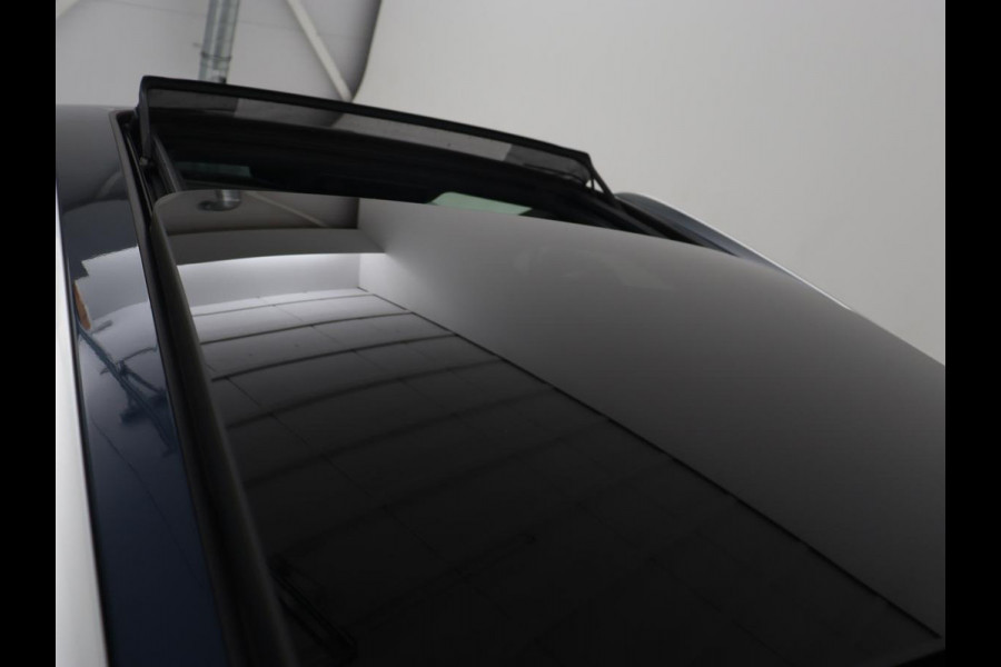 Volkswagen Passat 1.5 TSI R-Line | Panoramadak | Trekhaak | Matrix LED | Stoelverwarming | Adaptive cruise | Leder/Alcantara | Camera | Carplay | Keyless | Climate control | Parkeerhulp