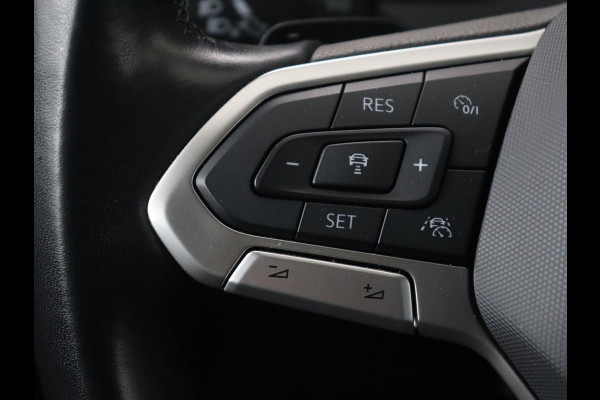 Volkswagen Passat 1.5 TSI R-Line | Panoramadak | Trekhaak | Matrix LED | Stoelverwarming | Adaptive cruise | Leder/Alcantara | Camera | Carplay | Keyless | Climate control | Parkeerhulp