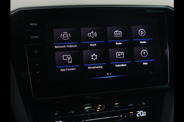 Volkswagen Passat 1.5 TSI R-Line | Panoramadak | Trekhaak | Matrix LED | Stoelverwarming | Adaptive cruise | Leder/Alcantara | Camera | Carplay | Keyless | Climate control | Parkeerhulp