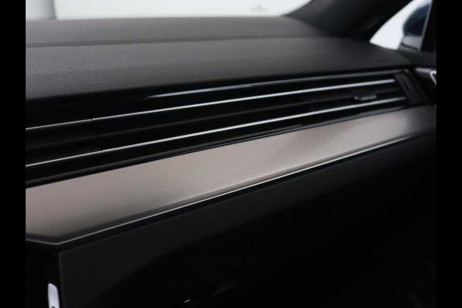 Volkswagen Passat 1.5 TSI R-Line | Panoramadak | Trekhaak | Matrix LED | Stoelverwarming | Adaptive cruise | Leder/Alcantara | Camera | Carplay | Keyless | Climate control | Parkeerhulp