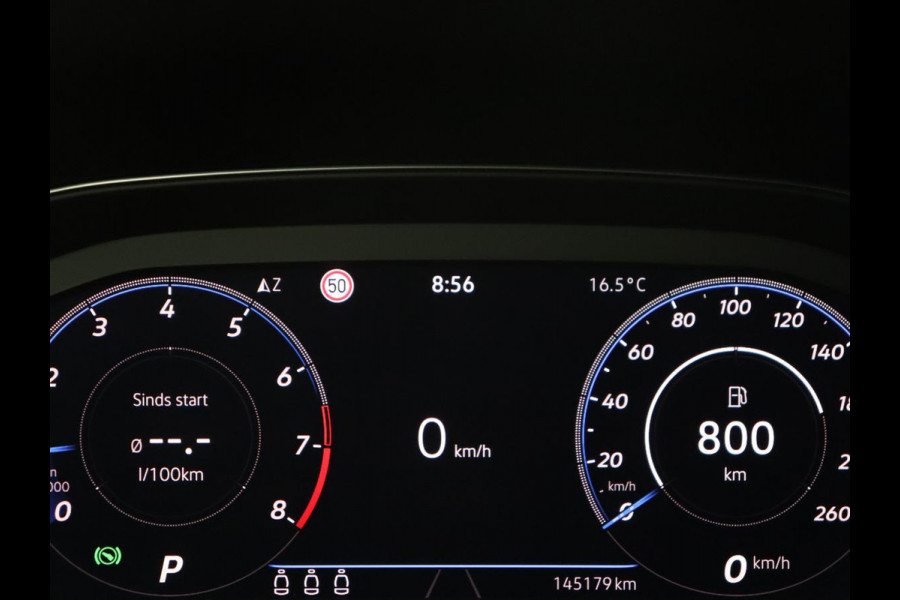 Volkswagen Passat 1.5 TSI R-Line | Panoramadak | Trekhaak | Matrix LED | Stoelverwarming | Adaptive cruise | Leder/Alcantara | Camera | Carplay | Keyless | Climate control | Parkeerhulp