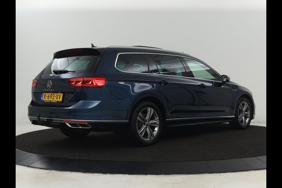 Volkswagen Passat 1.5 TSI R-Line | Panoramadak | Trekhaak | Matrix LED | Stoelverwarming | Adaptive cruise | Leder/Alcantara | Camera | Carplay | Keyless | Climate control | Parkeerhulp
