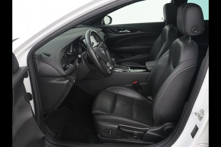 Opel Insignia 1.6 Turbo Executive | OPC Line | Panoramadak | Leder | Trekhaak | Stoelverwarming | Camera | Carplay | Matrix LED | Stuurverwarming | Navigatie | Dodehoek detectie | Climate control