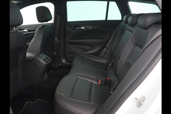 Opel Insignia 1.6 Turbo Executive | OPC Line | Panoramadak | Leder | Trekhaak | Stoelverwarming | Camera | Carplay | Matrix LED | Stuurverwarming | Navigatie | Dodehoek detectie | Climate control