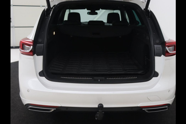 Opel Insignia 1.6 Turbo Executive | OPC Line | Panoramadak | Leder | Trekhaak | Stoelverwarming | Camera | Carplay | Matrix LED | Stuurverwarming | Navigatie | Dodehoek detectie | Climate control