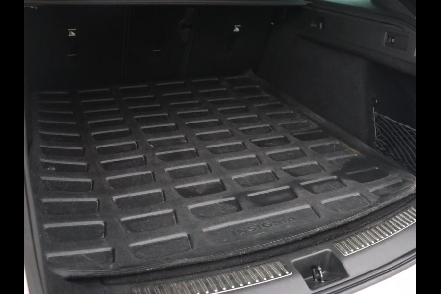 Opel Insignia 1.6 Turbo Executive | OPC Line | Panoramadak | Leder | Trekhaak | Stoelverwarming | Camera | Carplay | Matrix LED | Stuurverwarming | Navigatie | Dodehoek detectie | Climate control