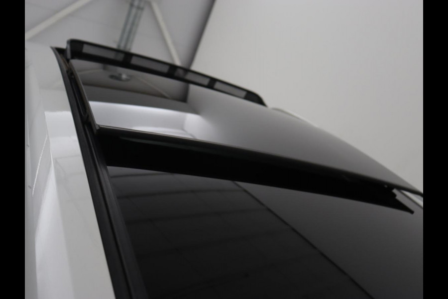 Opel Insignia 1.6 Turbo Executive | OPC Line | Panoramadak | Leder | Trekhaak | Stoelverwarming | Camera | Carplay | Matrix LED | Stuurverwarming | Navigatie | Dodehoek detectie | Climate control