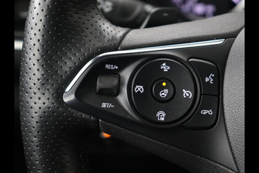 Opel Insignia 1.6 Turbo Executive | OPC Line | Panoramadak | Leder | Trekhaak | Stoelverwarming | Camera | Carplay | Matrix LED | Stuurverwarming | Navigatie | Dodehoek detectie | Climate control