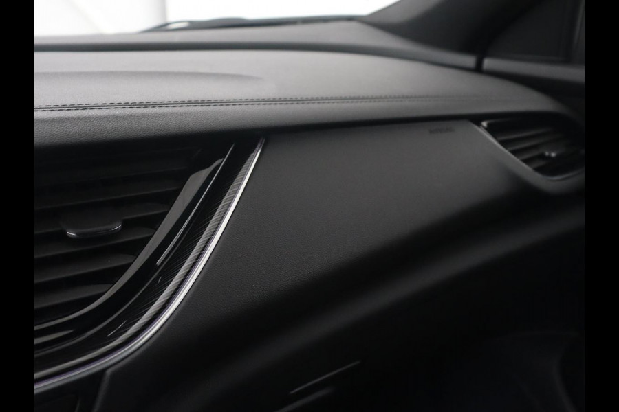 Opel Insignia 1.6 Turbo Executive | OPC Line | Panoramadak | Leder | Trekhaak | Stoelverwarming | Camera | Carplay | Matrix LED | Stuurverwarming | Navigatie | Dodehoek detectie | Climate control