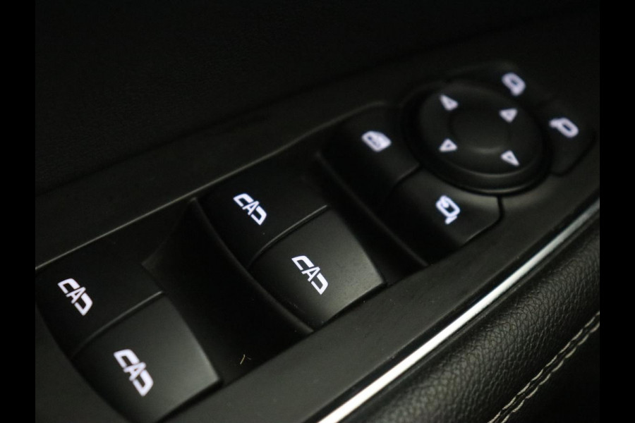 Opel Insignia 1.6 Turbo Executive | OPC Line | Panoramadak | Leder | Trekhaak | Stoelverwarming | Camera | Carplay | Matrix LED | Stuurverwarming | Navigatie | Dodehoek detectie | Climate control