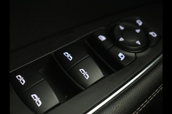 Opel Insignia 1.6 Turbo Executive | OPC Line | Panoramadak | Leder | Trekhaak | Stoelverwarming | Camera | Carplay | Matrix LED | Stuurverwarming | Navigatie | Dodehoek detectie | Climate control