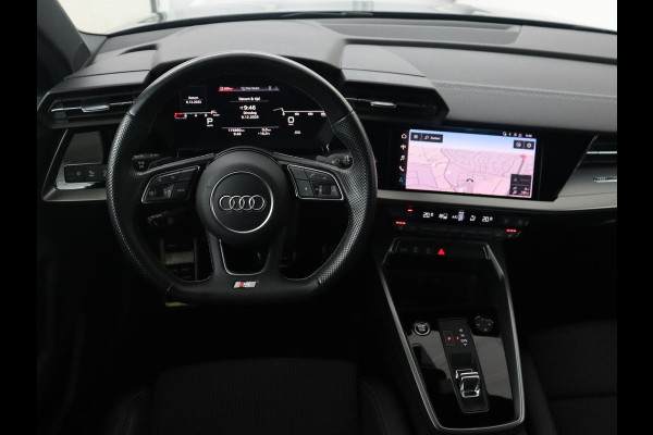 Audi A3 35 TFSI S edition | Stoelverwarming | Carplay | Navigatie | Half leder | Sportstoelen | Full LED | Audi Sound | Virtual Cockpit | Climate control | Parkeerhulp | DAB | Bluetooth | S Line