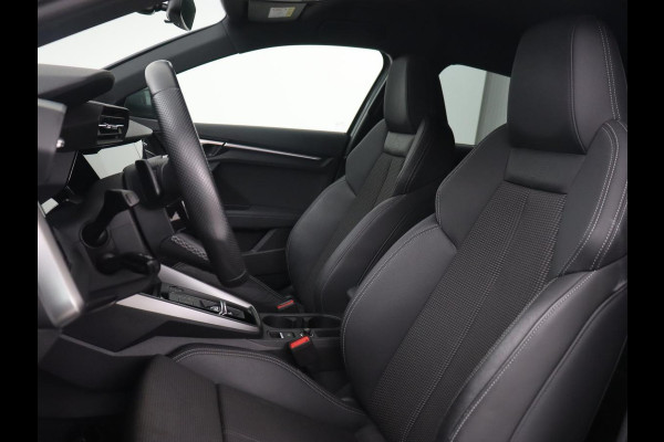 Audi A3 35 TFSI S edition | Stoelverwarming | Carplay | Navigatie | Half leder | Sportstoelen | Full LED | Audi Sound | Virtual Cockpit | Climate control | Parkeerhulp | DAB | Bluetooth | S Line