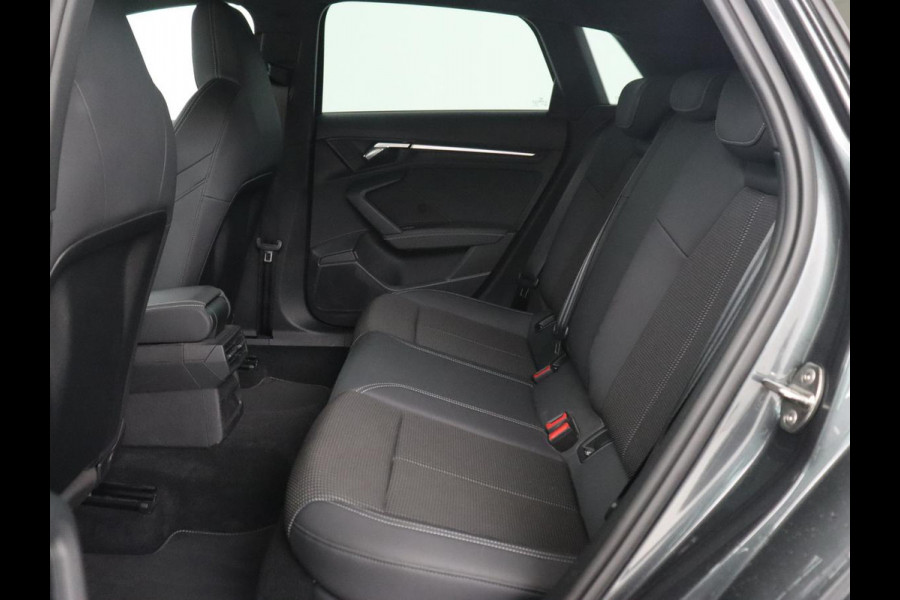 Audi A3 35 TFSI S edition | Stoelverwarming | Carplay | Navigatie | Half leder | Sportstoelen | Full LED | Audi Sound | Virtual Cockpit | Climate control | Parkeerhulp | DAB | Bluetooth | S Line