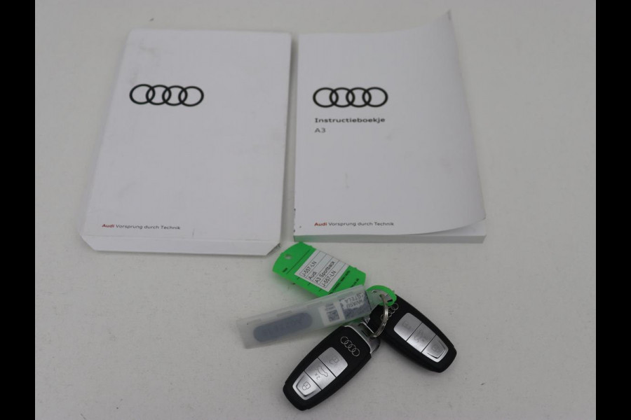 Audi A3 35 TFSI S edition | Stoelverwarming | Carplay | Navigatie | Half leder | Sportstoelen | Full LED | Audi Sound | Virtual Cockpit | Climate control | Parkeerhulp | DAB | Bluetooth | S Line