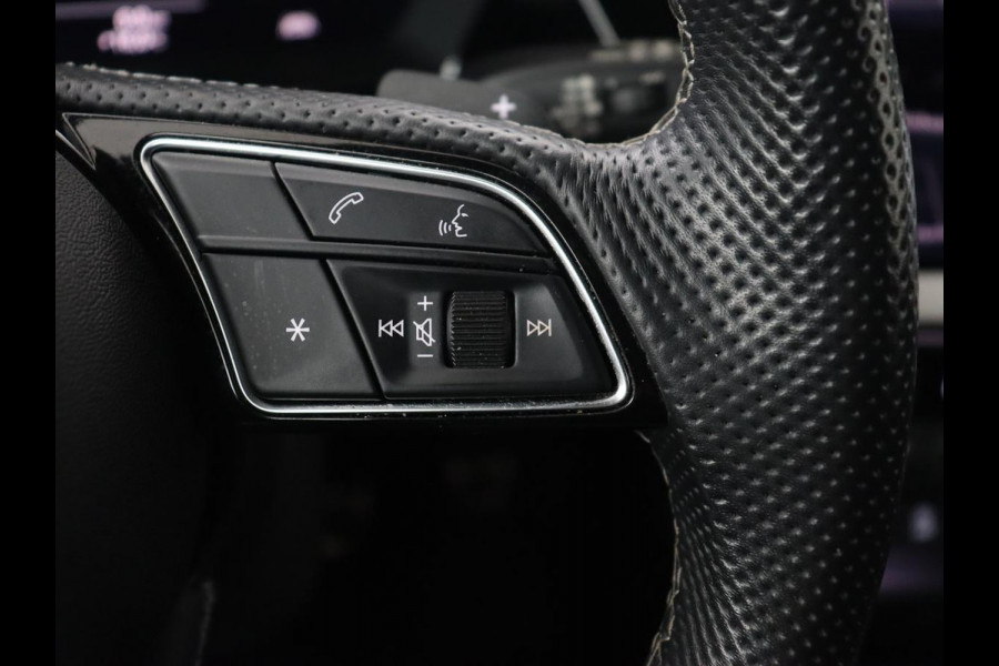 Audi A3 35 TFSI S edition | Stoelverwarming | Carplay | Navigatie | Half leder | Sportstoelen | Full LED | Audi Sound | Virtual Cockpit | Climate control | Parkeerhulp | DAB | Bluetooth | S Line