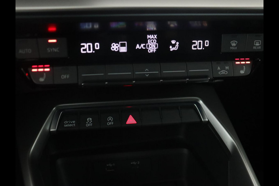 Audi A3 35 TFSI S edition | Stoelverwarming | Carplay | Navigatie | Half leder | Sportstoelen | Full LED | Audi Sound | Virtual Cockpit | Climate control | Parkeerhulp | DAB | Bluetooth | S Line