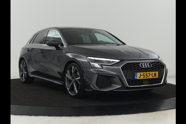 Audi A3 35 TFSI S edition | Stoelverwarming | Carplay | Navigatie | Half leder | Sportstoelen | Full LED | Audi Sound | Virtual Cockpit | Climate control | Parkeerhulp | DAB | Bluetooth | S Line