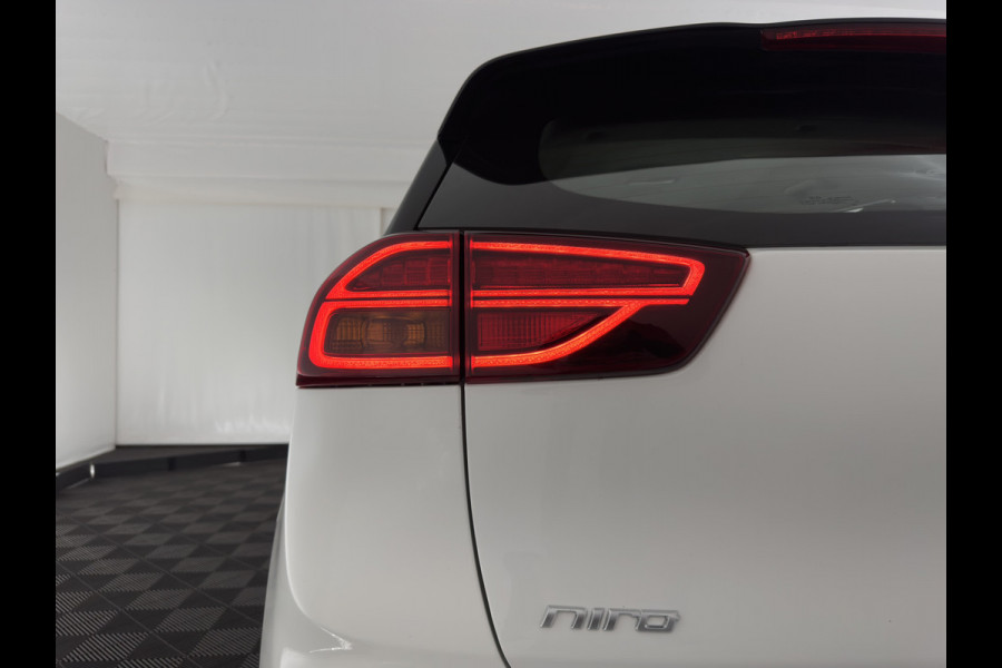 Kia e-Niro DynamicLine 64 kWh {SOH- 100%} (INCL. BTW) AUT.* HEATPUMP | LEATHER | FULL-LED | NAVI-FULLMAP | ADAPTIVE-CRUISE | CAMERA | KEYLESS | AMBIENT-LIGHT | 17'' ALU.