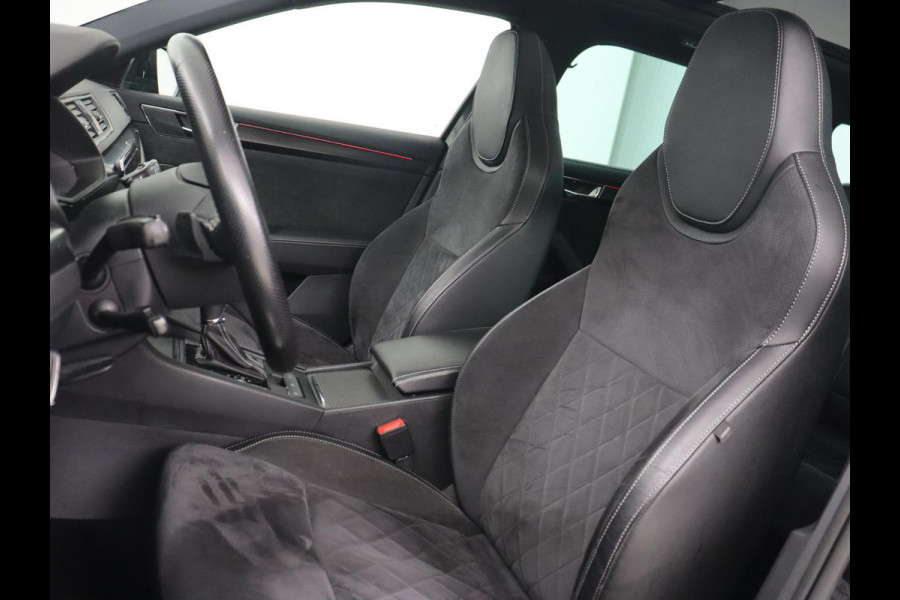 Škoda Superb 1.5 TSI Sportline | Panoramadak | Trekhaak | Stoelverwarming | Alcantara | Adaptive cruise | Camera | Carplay | Matrix LED | Climate control | Parkeerhulp | Sportstoelen