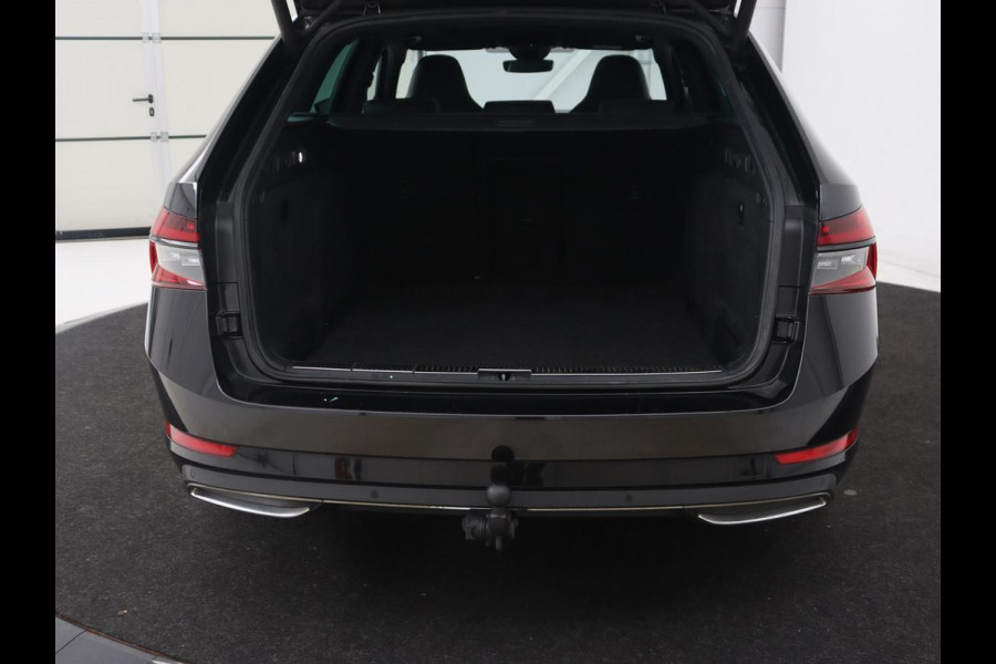 Škoda Superb 1.5 TSI Sportline | Panoramadak | Trekhaak | Stoelverwarming | Alcantara | Adaptive cruise | Camera | Carplay | Matrix LED | Climate control | Parkeerhulp | Sportstoelen
