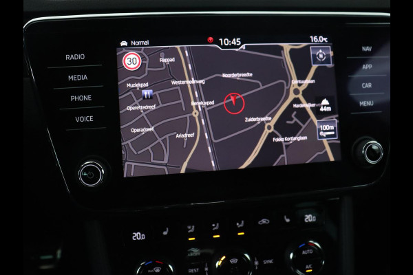 Škoda Superb 1.5 TSI Sportline | Panoramadak | Trekhaak | Stoelverwarming | Alcantara | Adaptive cruise | Camera | Carplay | Matrix LED | Climate control | Parkeerhulp | Sportstoelen