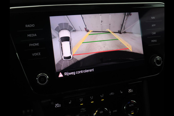 Škoda Superb 1.5 TSI Sportline | Panoramadak | Trekhaak | Stoelverwarming | Alcantara | Adaptive cruise | Camera | Carplay | Matrix LED | Climate control | Parkeerhulp | Sportstoelen