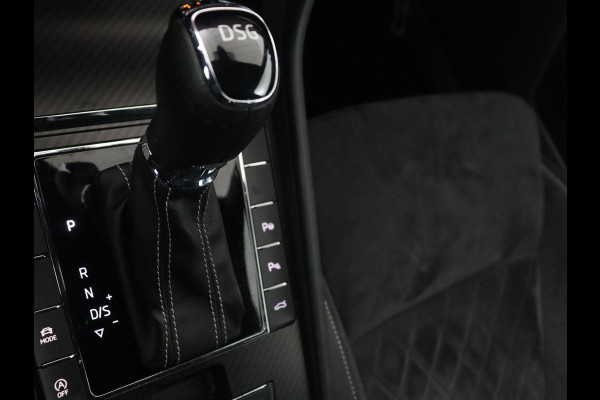 Škoda Superb 1.5 TSI Sportline | Panoramadak | Trekhaak | Stoelverwarming | Alcantara | Adaptive cruise | Camera | Carplay | Matrix LED | Climate control | Parkeerhulp | Sportstoelen