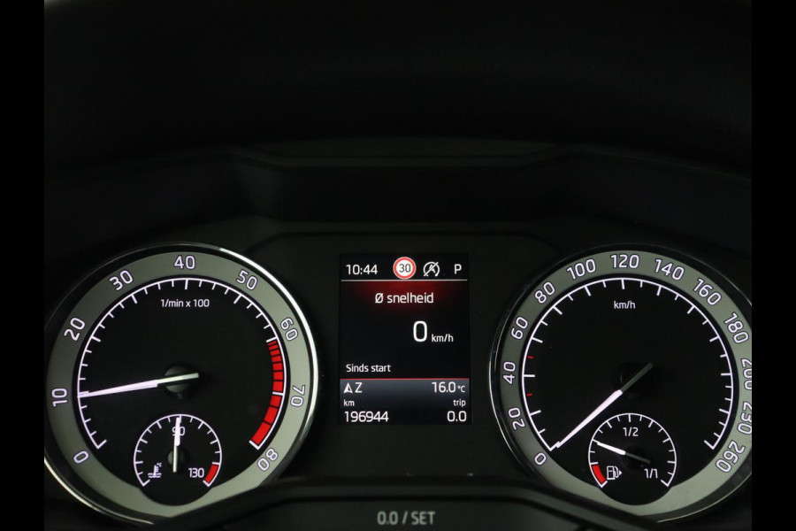 Škoda Superb 1.5 TSI Sportline | Panoramadak | Trekhaak | Stoelverwarming | Alcantara | Adaptive cruise | Camera | Carplay | Matrix LED | Climate control | Parkeerhulp | Sportstoelen