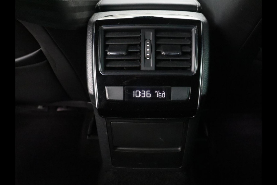 Škoda Superb 1.5 TSI Sportline | Panoramadak | Trekhaak | Stoelverwarming | Alcantara | Adaptive cruise | Camera | Carplay | Matrix LED | Climate control | Parkeerhulp | Sportstoelen