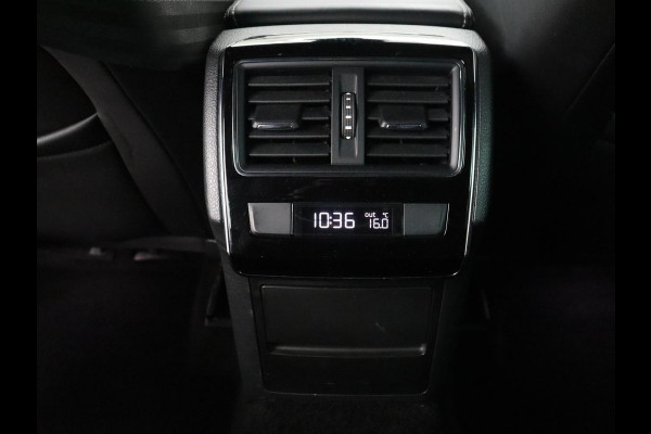 Škoda Superb 1.5 TSI Sportline | Panoramadak | Trekhaak | Stoelverwarming | Alcantara | Adaptive cruise | Camera | Carplay | Matrix LED | Climate control | Parkeerhulp | Sportstoelen