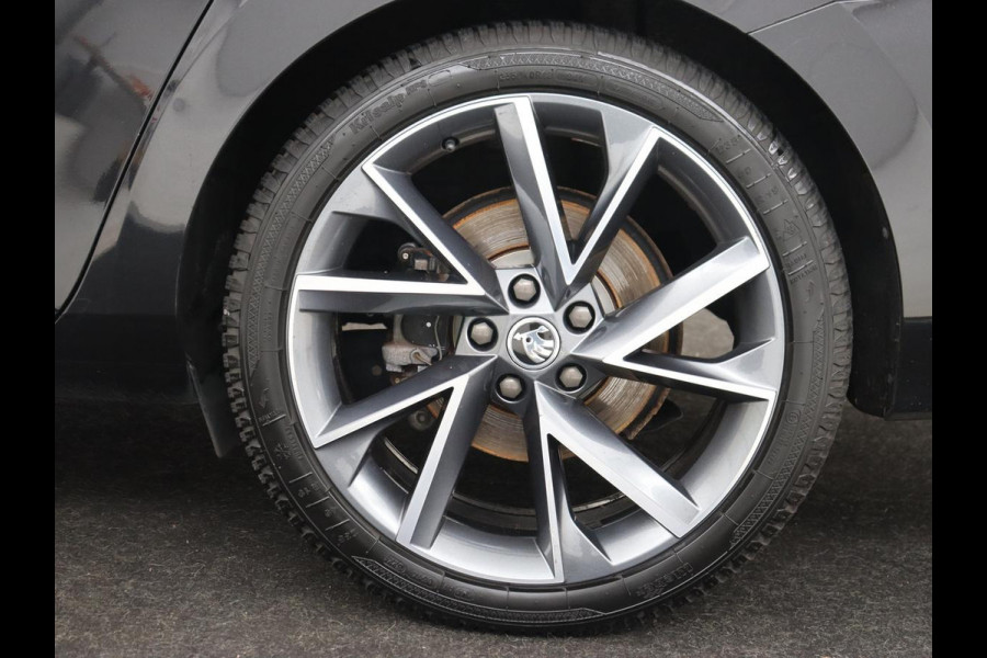 Škoda Superb 1.5 TSI Sportline | Panoramadak | Trekhaak | Stoelverwarming | Alcantara | Adaptive cruise | Camera | Carplay | Matrix LED | Climate control | Parkeerhulp | Sportstoelen
