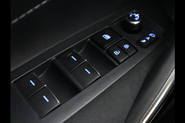 Toyota Corolla 1.8 Hybrid GR-Sport | Stoelverwarming | Carplay | Camera | Sportstoelen | Adaptive cruise | Keyless | Full LED | Park Assist | Climate control | DAB | Digital Cockpit | Getint glas