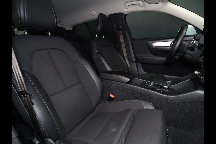 Volvo XC40 1.5 T5 Twin Engine Momentum Pro [TREKHAAK INKLAPBAAR, APPLE CARPLAY, ANDROID, PDC V+A, CRUISE CONTROL, CLIMATE CONTROL, HALF LEDER, NIEUWSTAAT]