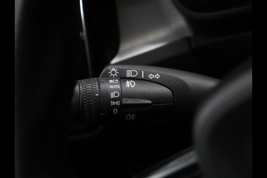 Volvo XC40 1.5 T5 Twin Engine Momentum Pro [TREKHAAK INKLAPBAAR, APPLE CARPLAY, ANDROID, PDC V+A, CRUISE CONTROL, CLIMATE CONTROL, HALF LEDER, NIEUWSTAAT]