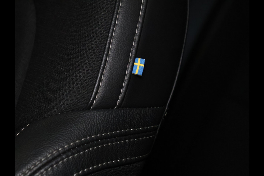 Volvo XC40 1.5 T5 Twin Engine Momentum Pro [TREKHAAK INKLAPBAAR, APPLE CARPLAY, ANDROID, PDC V+A, CRUISE CONTROL, CLIMATE CONTROL, HALF LEDER, NIEUWSTAAT]