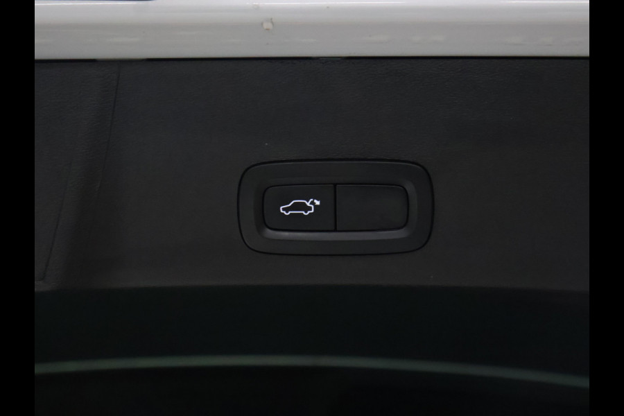 Volvo XC40 1.5 T5 Twin Engine Momentum Pro [TREKHAAK INKLAPBAAR, APPLE CARPLAY, ANDROID, PDC V+A, CRUISE CONTROL, CLIMATE CONTROL, HALF LEDER, NIEUWSTAAT]