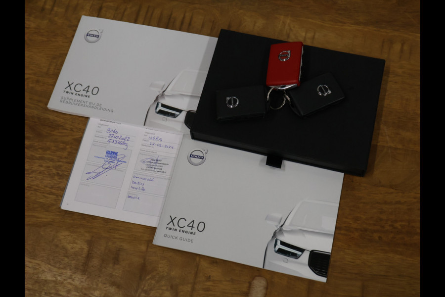 Volvo XC40 1.5 T5 Twin Engine Momentum Pro [TREKHAAK INKLAPBAAR, APPLE CARPLAY, ANDROID, PDC V+A, CRUISE CONTROL, CLIMATE CONTROL, HALF LEDER, NIEUWSTAAT]