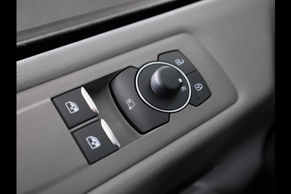 Volkswagen Transporter 2.0 TDI L2H1 30 Bulli | trekhaak | Sidebars | Intropakket