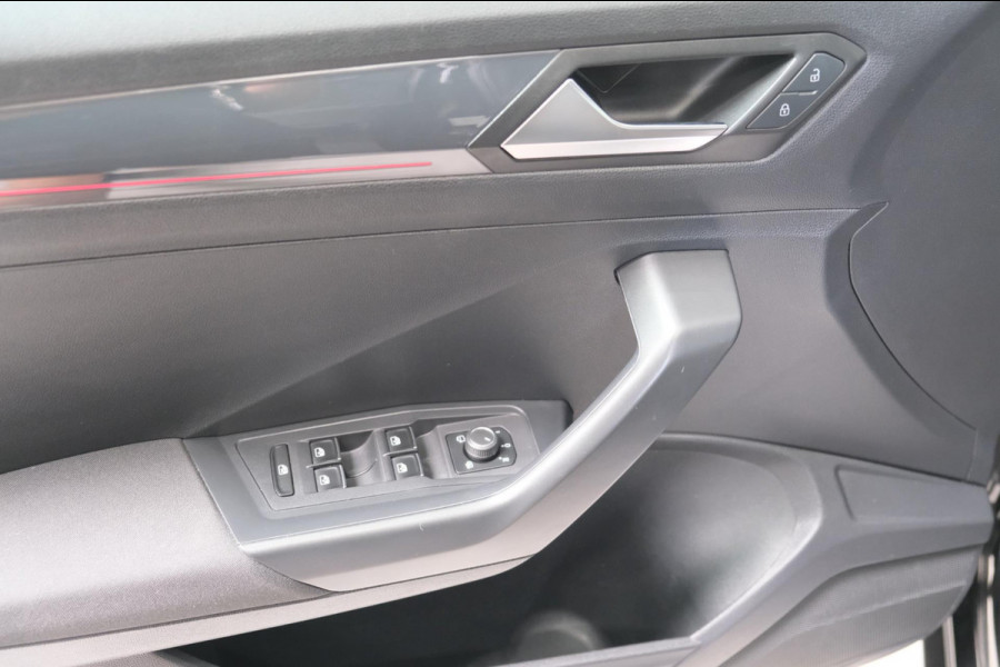 Volkswagen T-Roc 1.0 TSI Sport - N.A.P. Airco, Cruise, Navi, PDC.