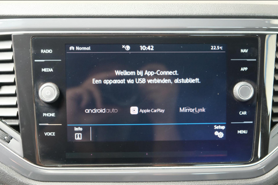 Volkswagen T-Roc 1.0 TSI Sport - N.A.P. Airco, Cruise, Navi, PDC.