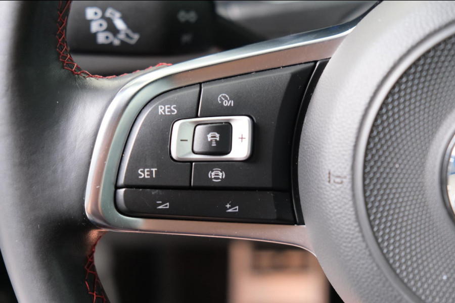 Volkswagen T-Roc 1.0 TSI Sport - N.A.P. Airco, Cruise, Navi, PDC.