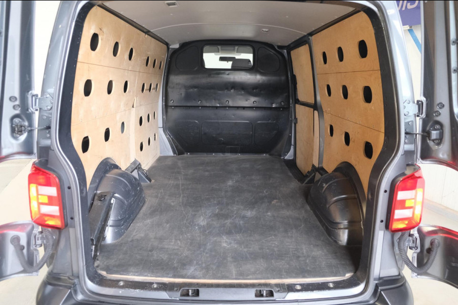 Volkswagen Transporter 2.0 TDI L2H1 150 PK - Airco, Trekhaak.