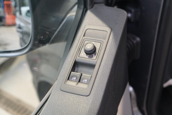 Volkswagen Transporter 2.0 TDI L2H1 150 PK - Airco, Trekhaak.